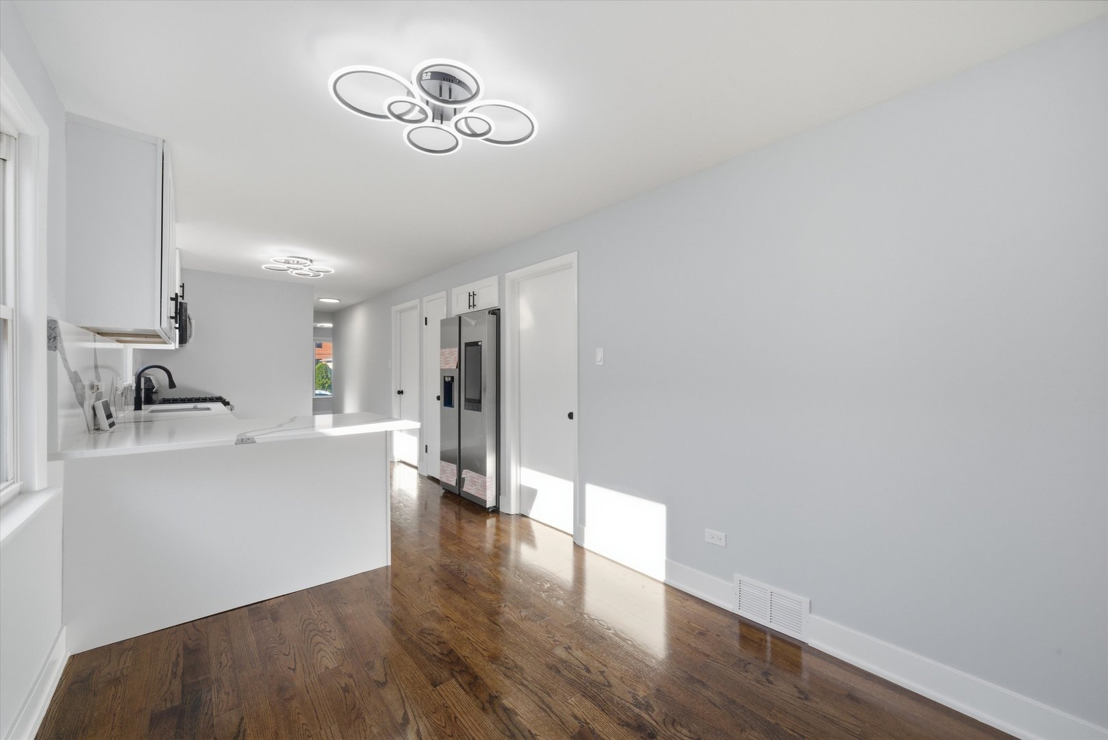 2811 West 82nd Street Chicago IL 60652