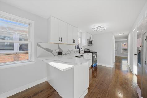 2811 West 82nd Street Chicago IL 60652