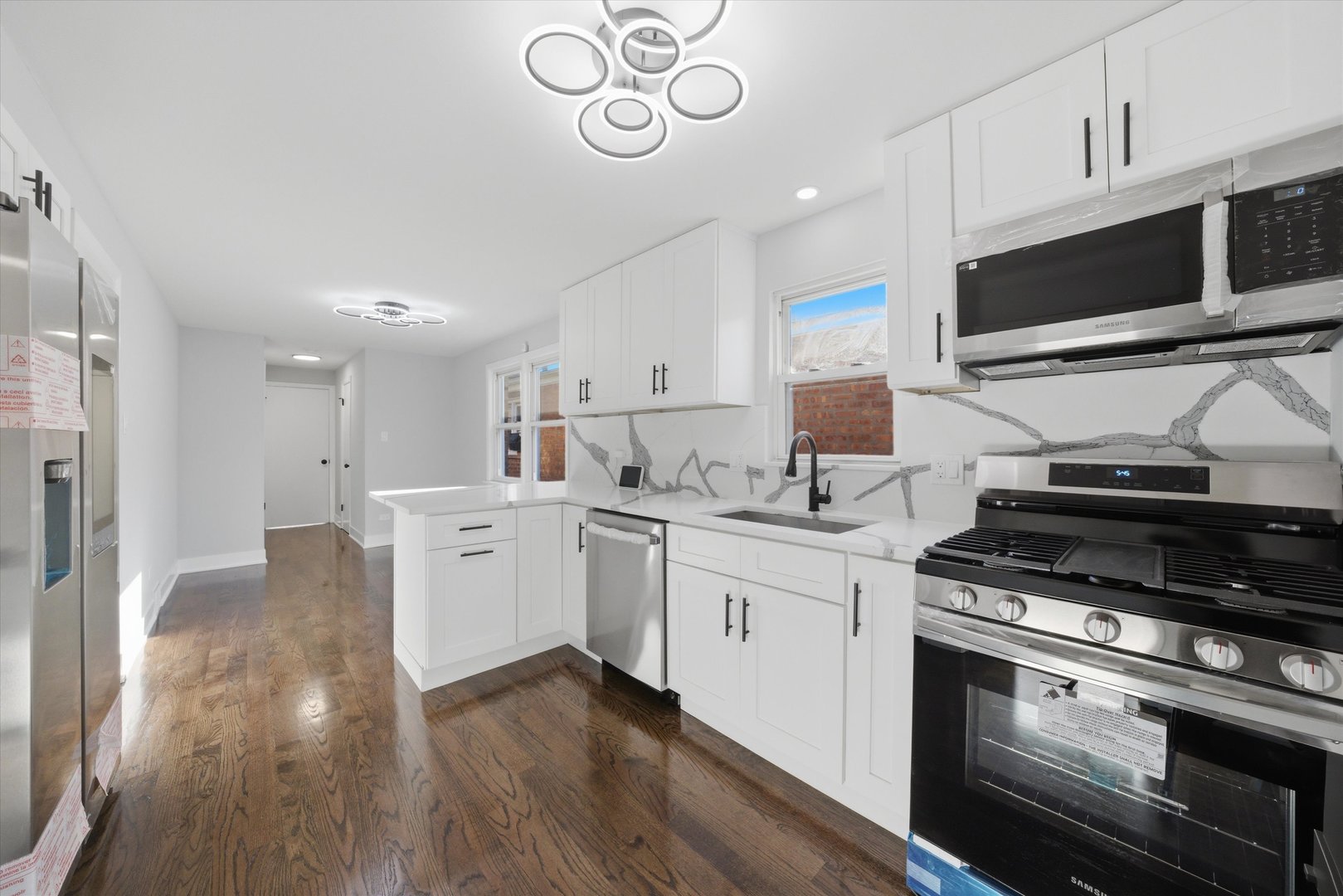 2811 West 82nd Street Chicago IL 60652