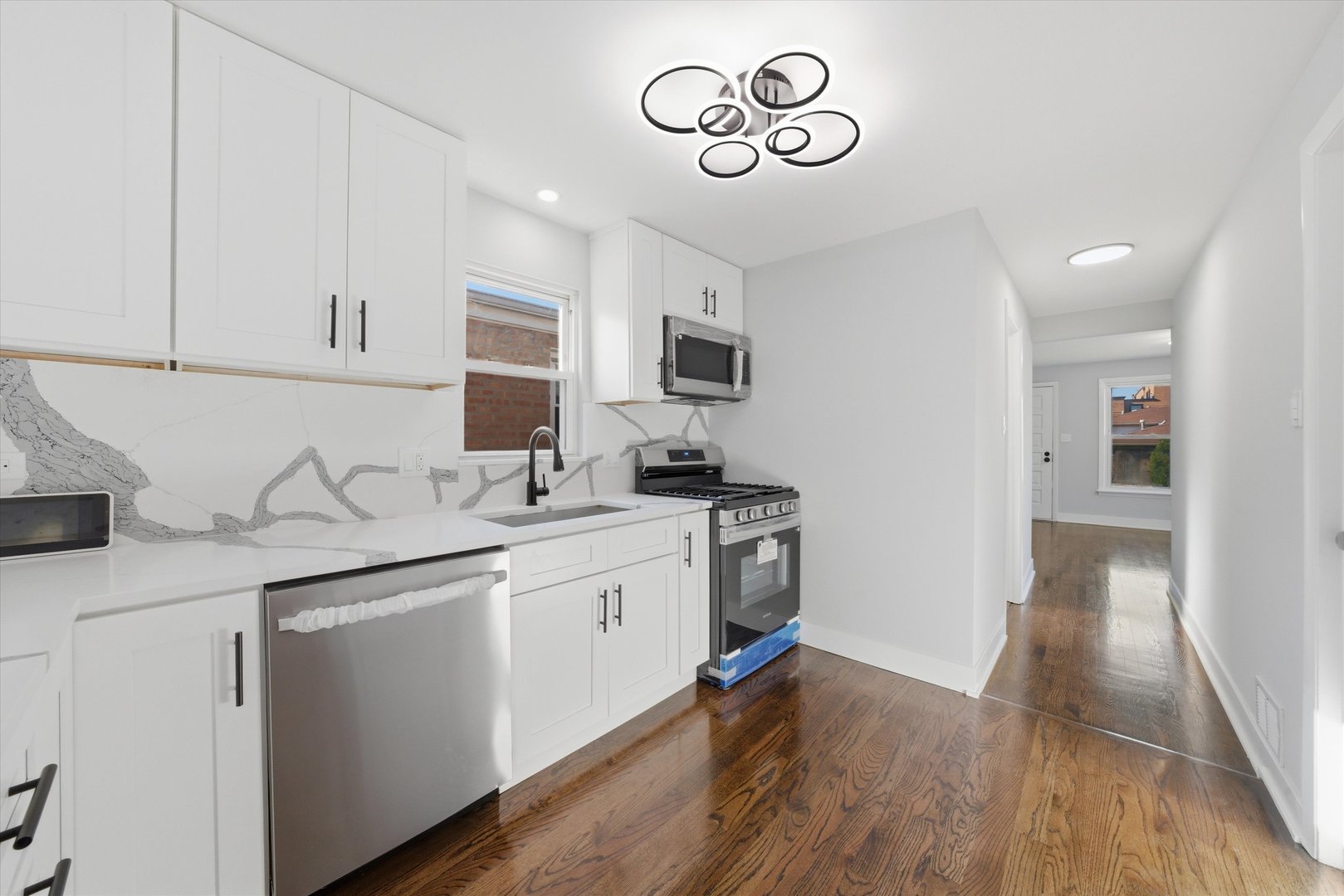 2811 West 82nd Street Chicago IL 60652