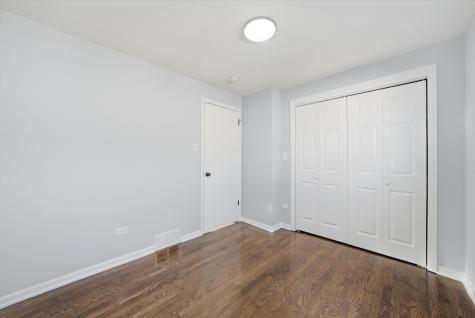 2811 West 82nd Street Chicago IL 60652