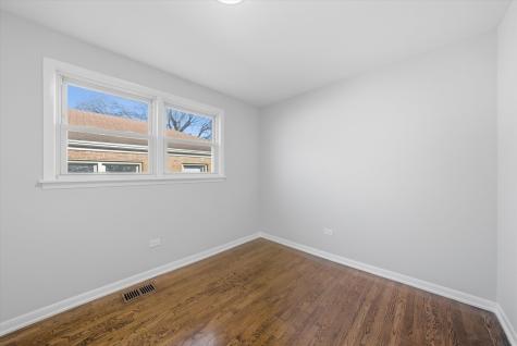 2811 West 82nd Street Chicago IL 60652