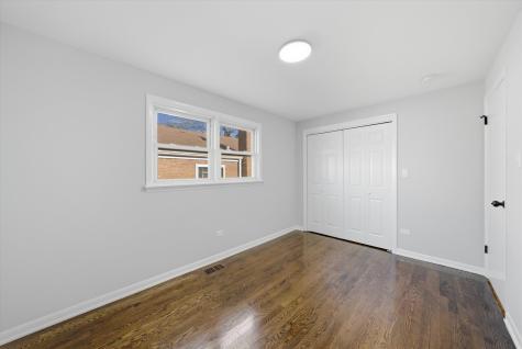 2811 West 82nd Street Chicago IL 60652