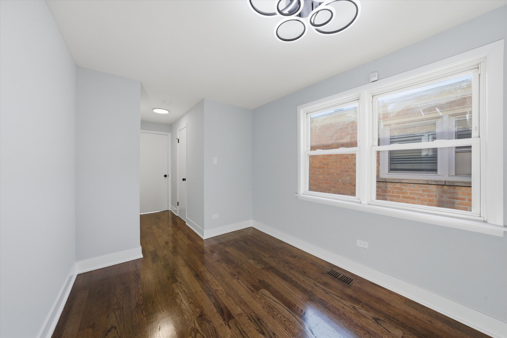 2811 West 82nd Street Chicago IL 60652