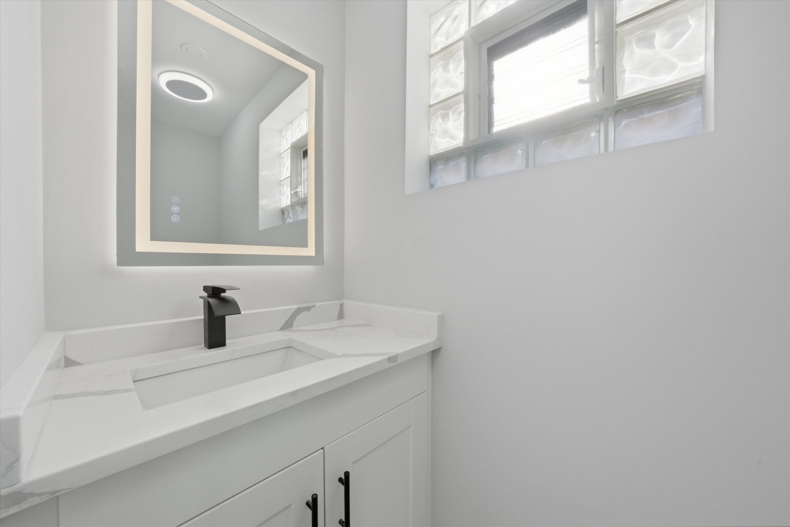 2811 West 82nd Street Chicago IL 60652