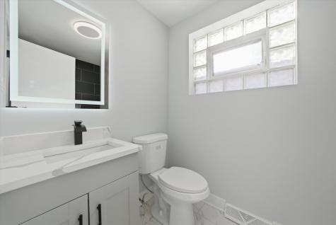 2811 West 82nd Street Chicago IL 60652