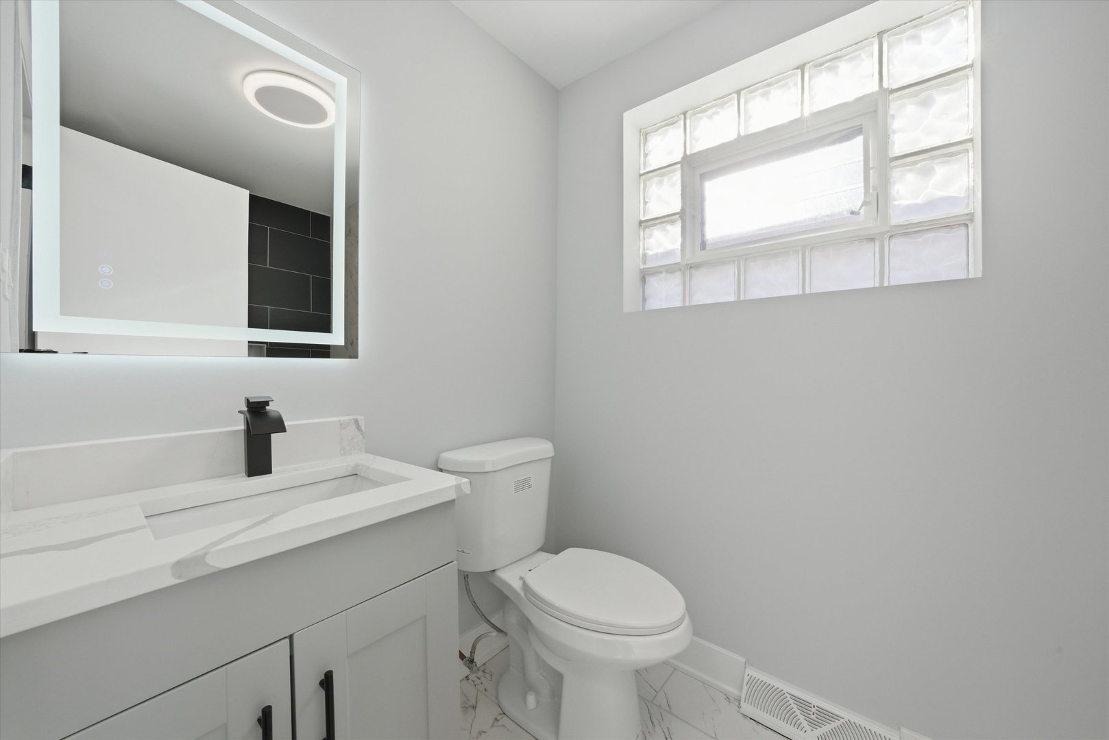 2811 West 82nd Street Chicago IL 60652