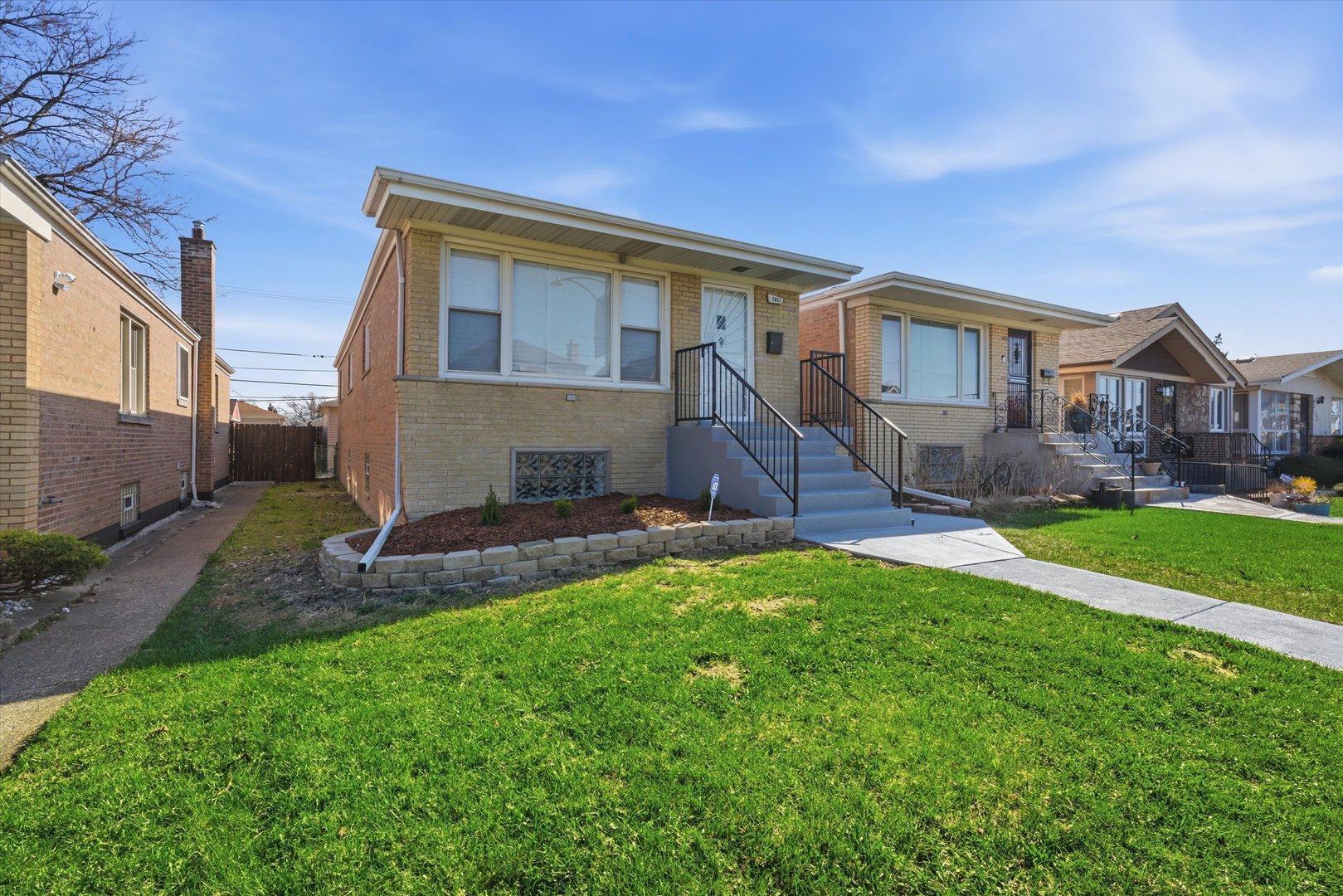 2811 West 82nd Street Chicago IL 60652