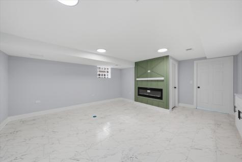 2811 West 82nd Street Chicago IL 60652