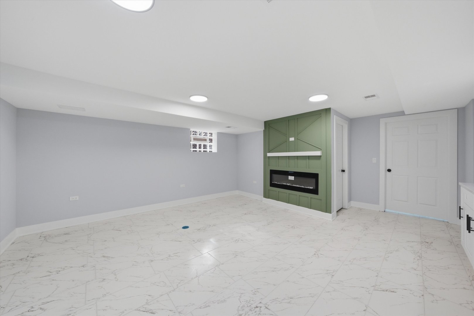 2811 West 82nd Street Chicago IL 60652