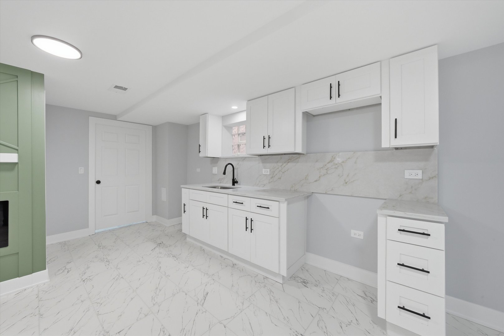 2811 West 82nd Street Chicago IL 60652