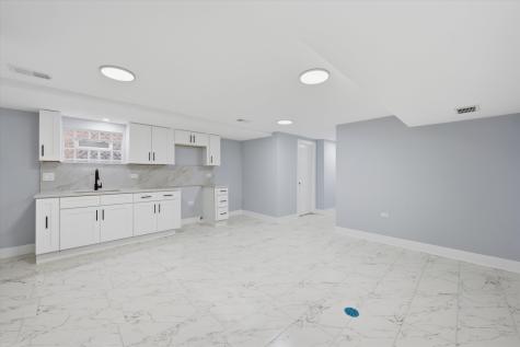 2811 West 82nd Street Chicago IL 60652