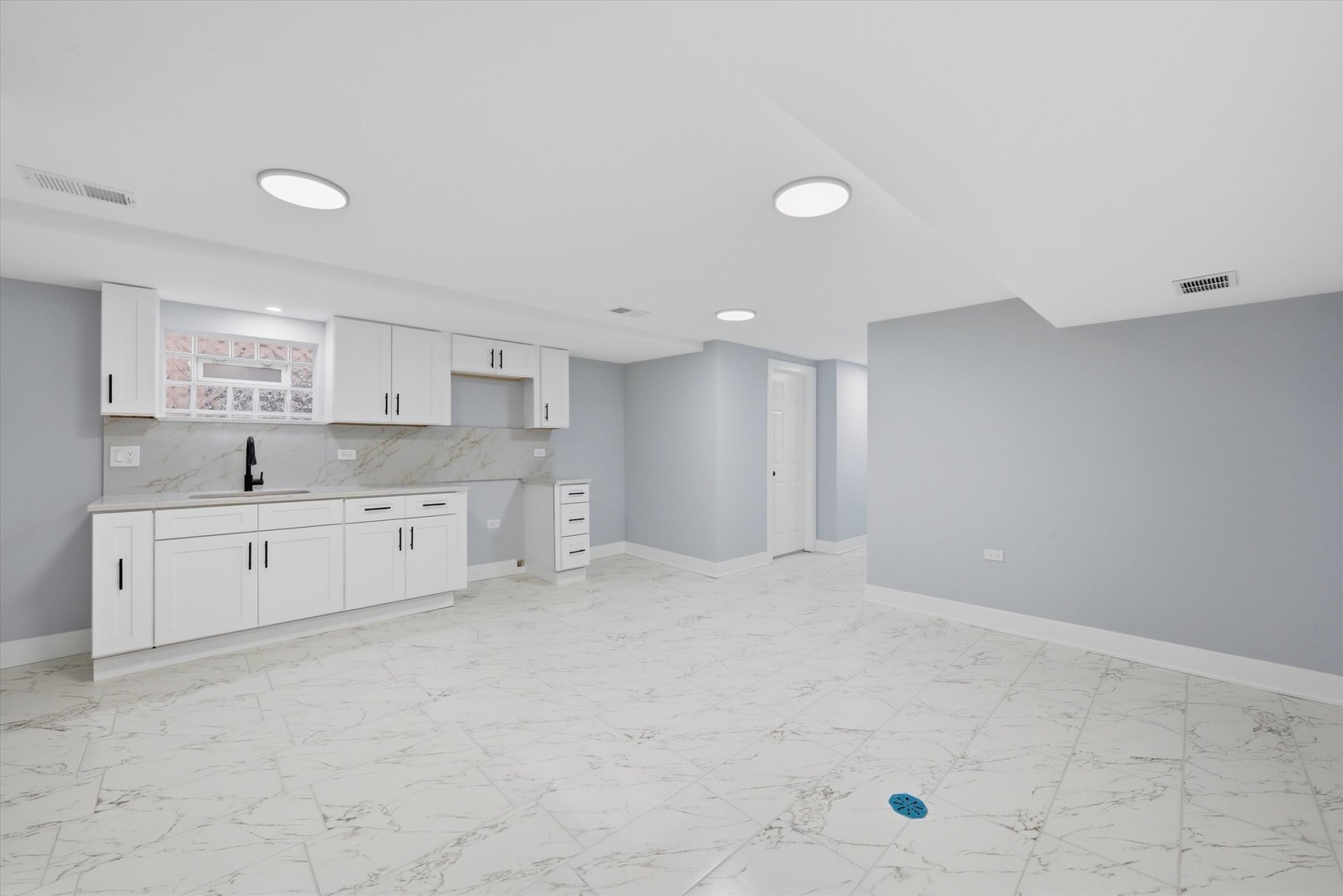 2811 West 82nd Street Chicago IL 60652