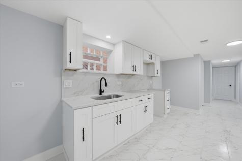 2811 West 82nd Street Chicago IL 60652