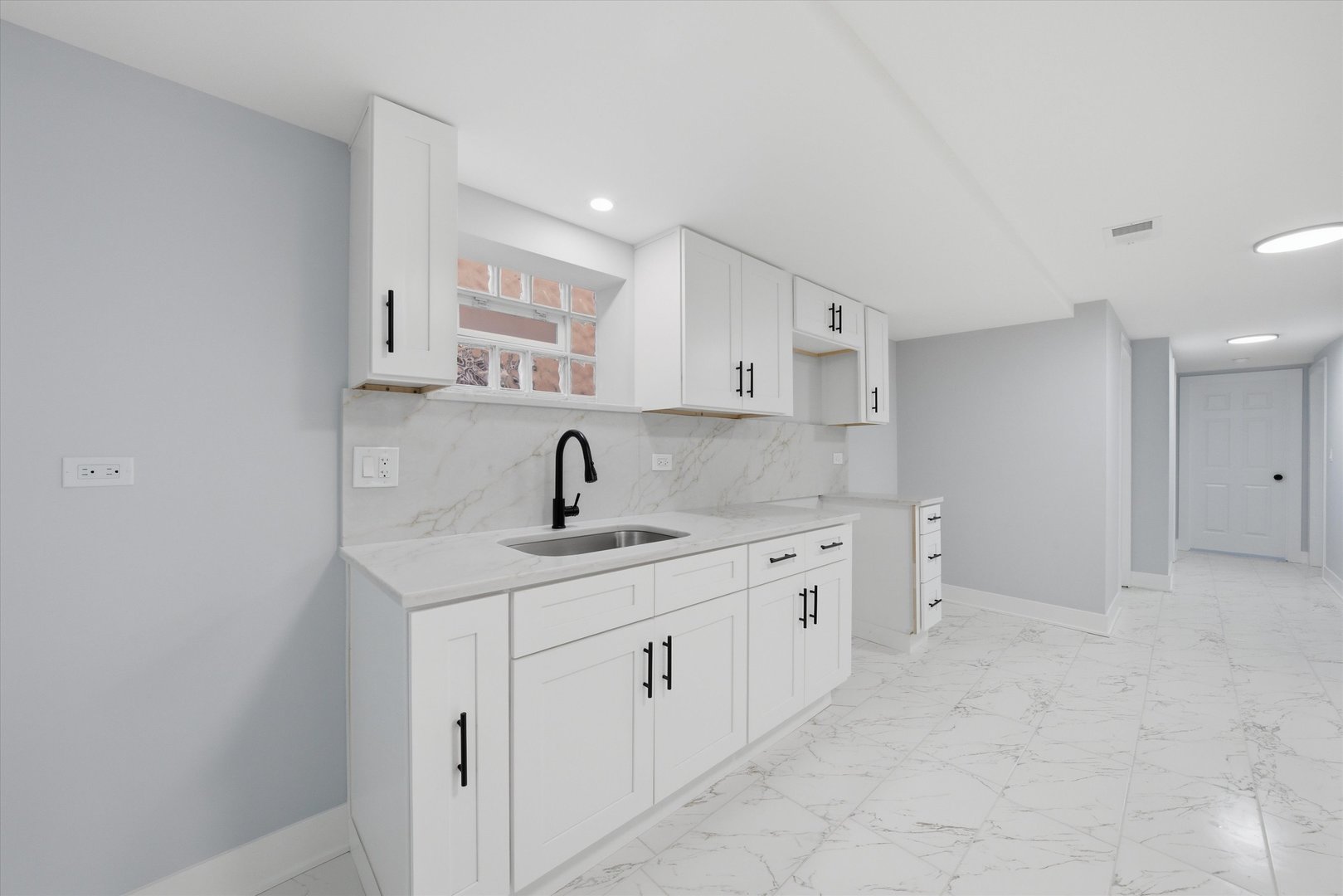 2811 West 82nd Street Chicago IL 60652