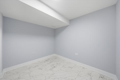 2811 West 82nd Street Chicago IL 60652