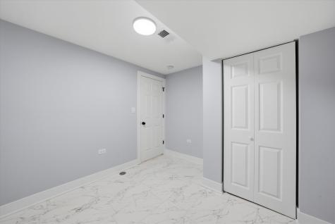 2811 West 82nd Street Chicago IL 60652