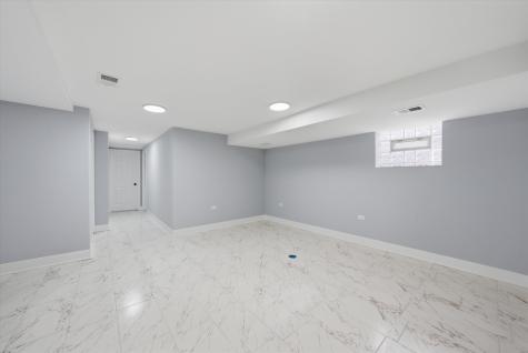 2811 West 82nd Street Chicago IL 60652