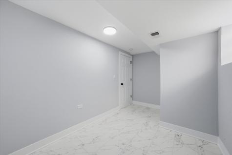 2811 West 82nd Street Chicago IL 60652