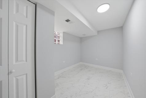 2811 West 82nd Street Chicago IL 60652