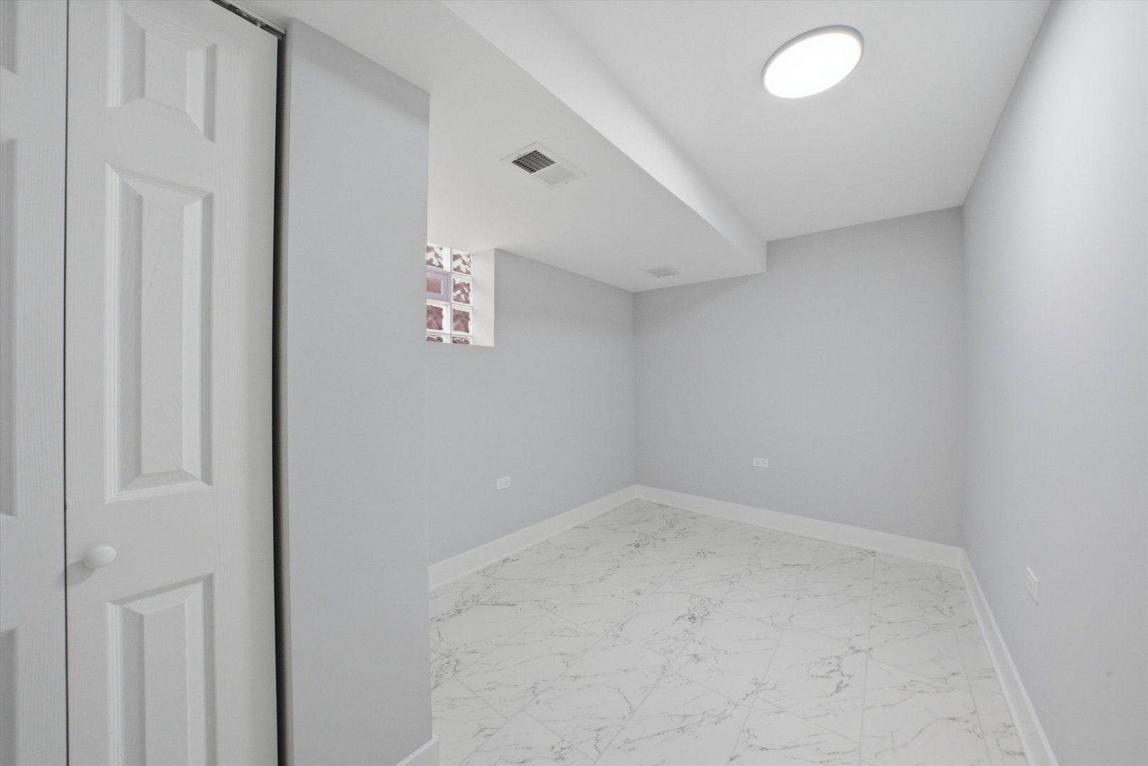 2811 West 82nd Street Chicago IL 60652