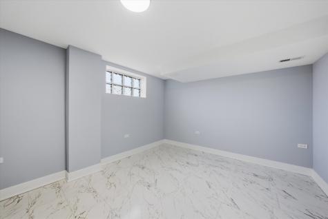 2811 West 82nd Street Chicago IL 60652