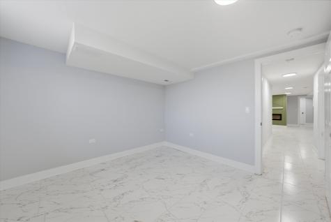 2811 West 82nd Street Chicago IL 60652