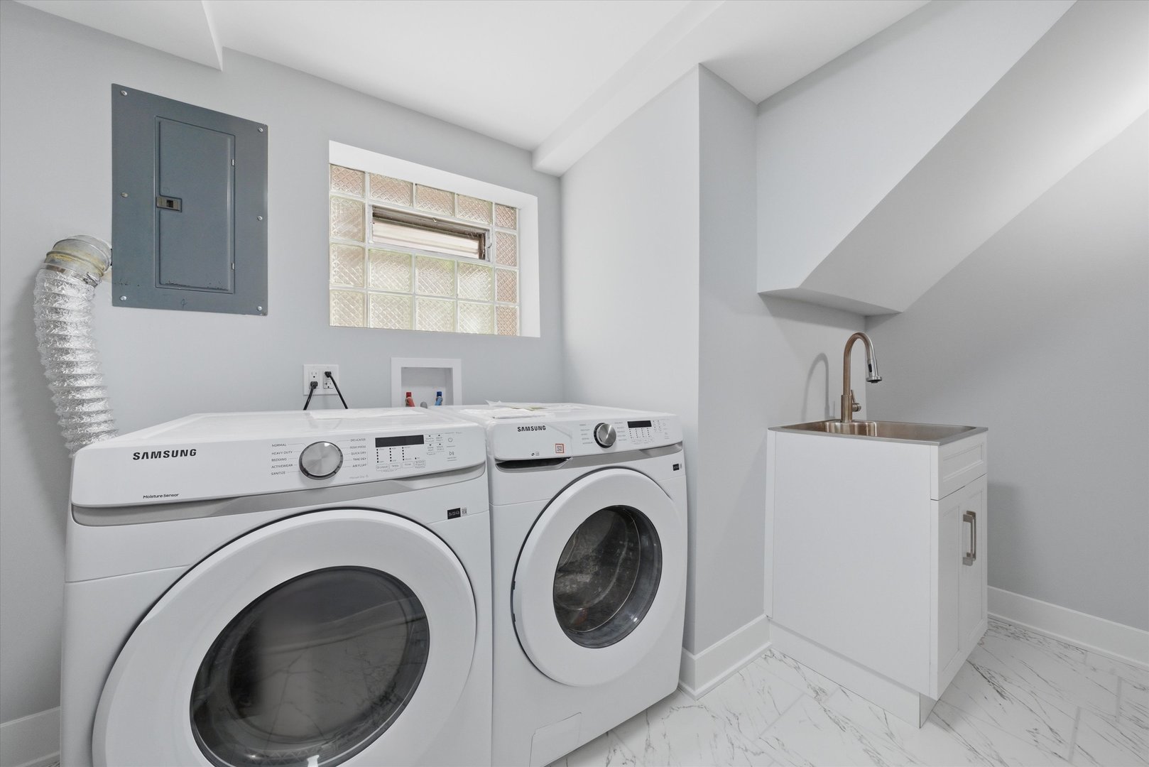 2811 West 82nd Street Chicago IL 60652