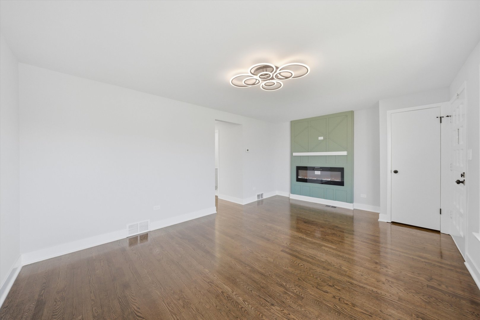 2811 West 82nd Street Chicago IL 60652