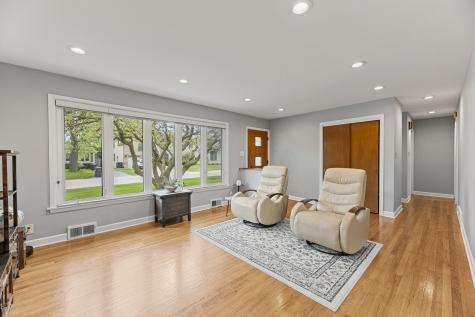 2232 Covert Road Glenview IL 60025
