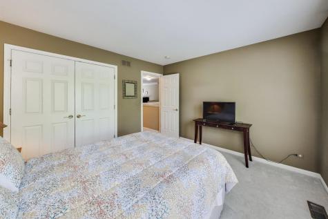 3946 Balmoral Court Rolling Meadows IL 60008