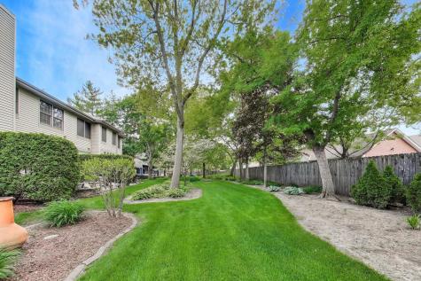 3946 Balmoral Court Rolling Meadows IL 60008