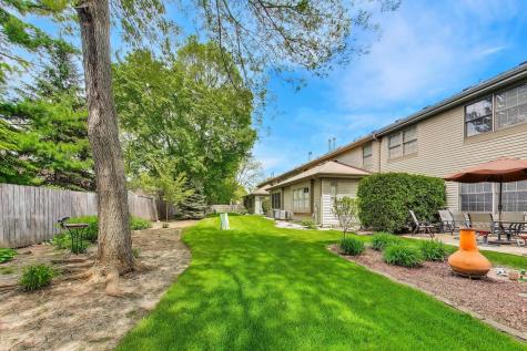 3946 Balmoral Court Rolling Meadows IL 60008