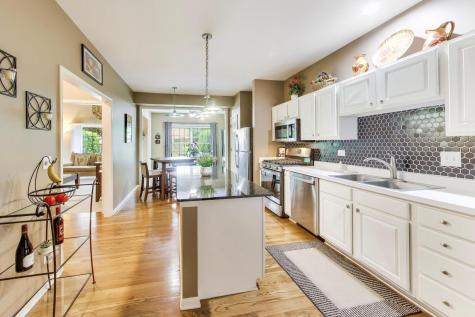 3946 Balmoral Court Rolling Meadows IL 60008