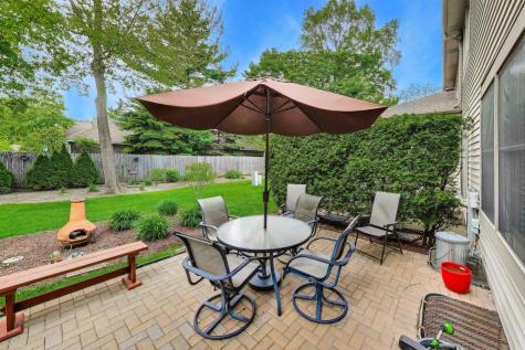 3946 Balmoral Court Rolling Meadows IL 60008
