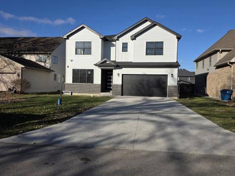 926 East Crest Avenue Addison IL 60101