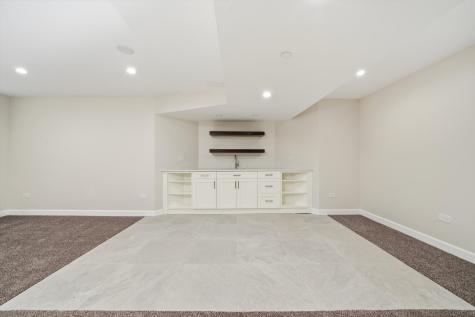 926 East Crest Avenue Addison IL 60101