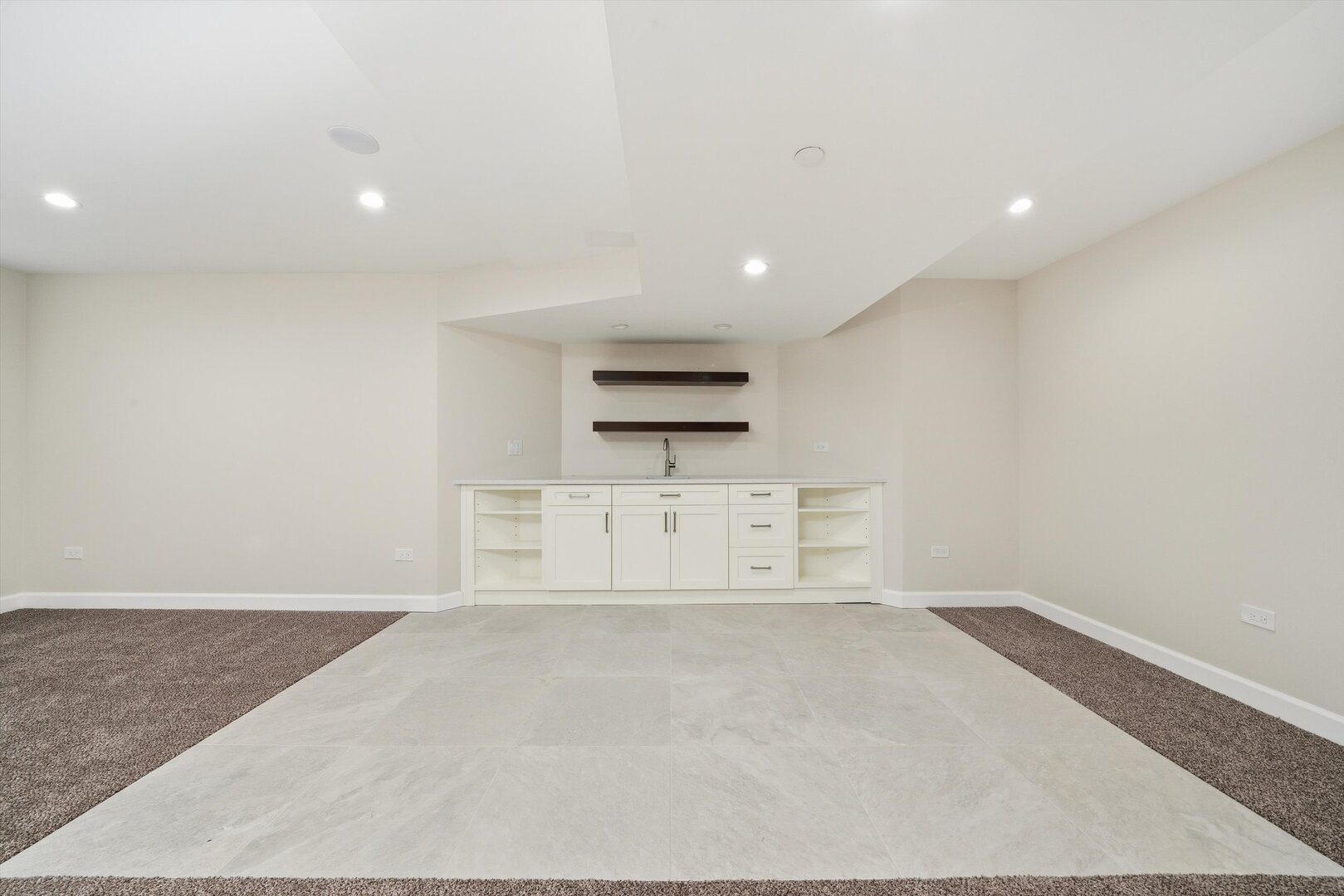 926 East Crest Avenue Addison IL 60101