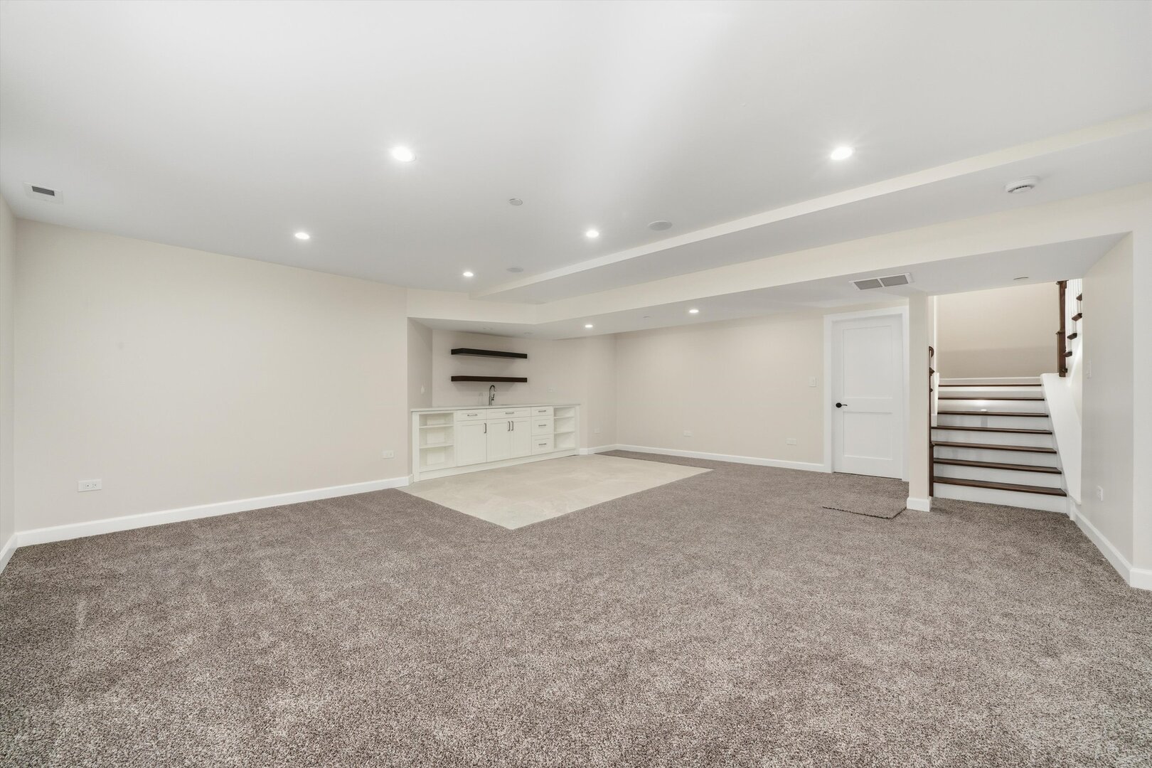 926 East Crest Avenue Addison IL 60101