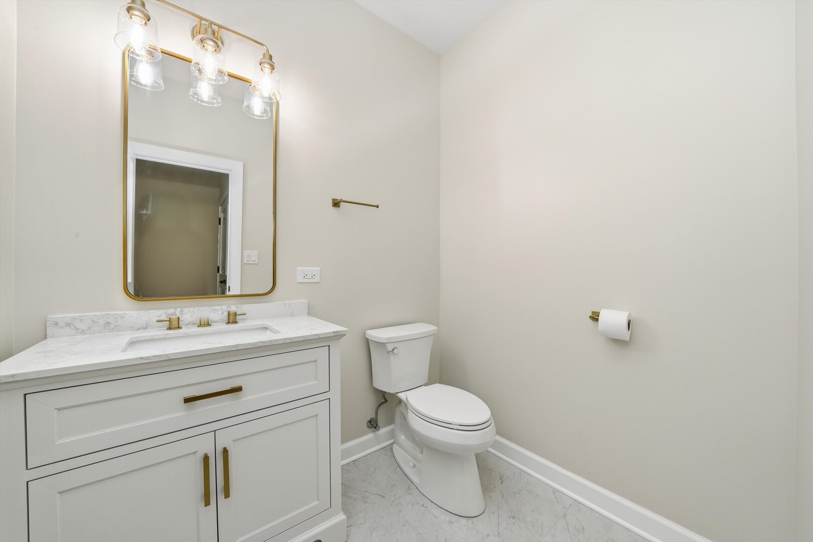 926 East Crest Avenue Addison IL 60101