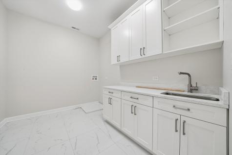 926 East Crest Avenue Addison IL 60101