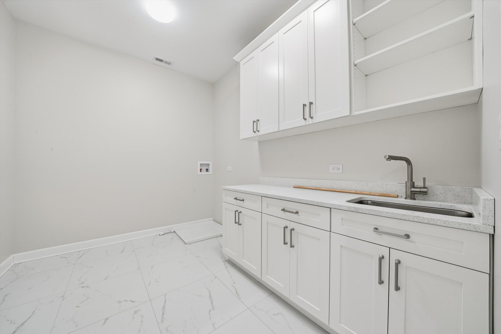 926 East Crest Avenue Addison IL 60101