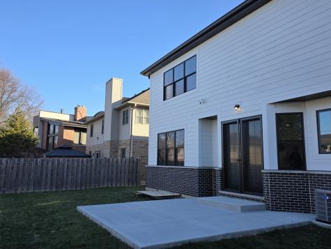 926 East Crest Avenue Addison IL 60101