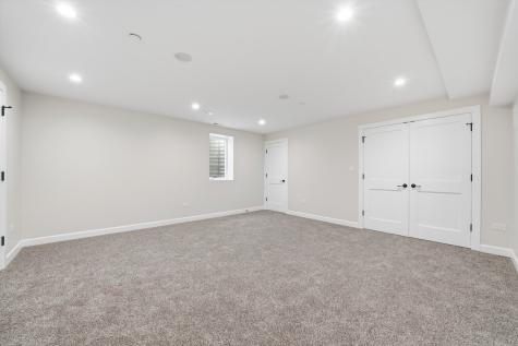 926 East Crest Avenue Addison IL 60101