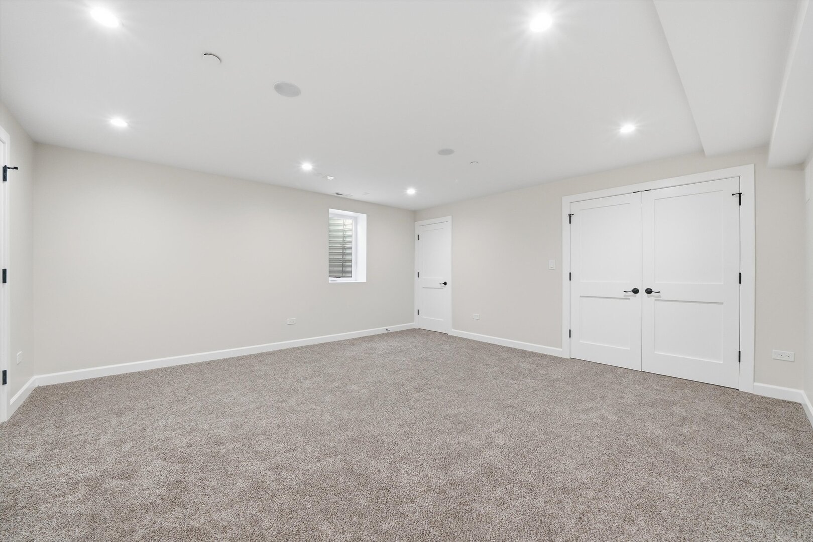 926 East Crest Avenue Addison IL 60101