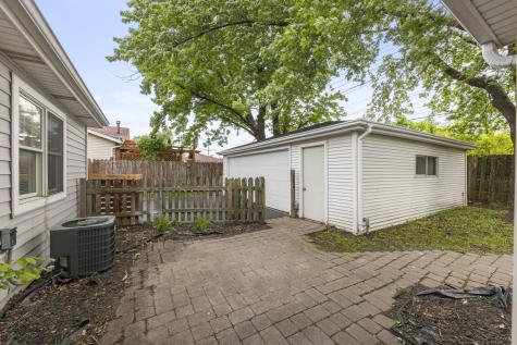 144 Garden Drive Bolingbrook IL 60440