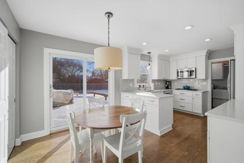 2431 North Drury Lane Arlington Heights IL 60004