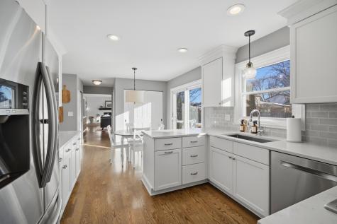 2431 North Drury Lane Arlington Heights IL 60004