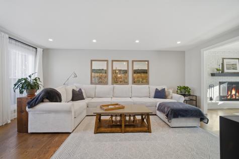 2431 North Drury Lane Arlington Heights IL 60004