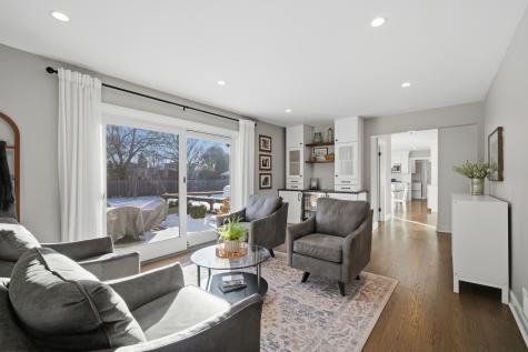 2431 North Drury Lane Arlington Heights IL 60004
